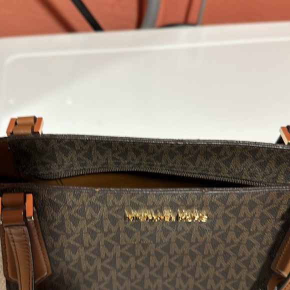 Michael Kors Kimberly  large brown acorn signature logo tote. Mint condition. - Picture 7 of 9